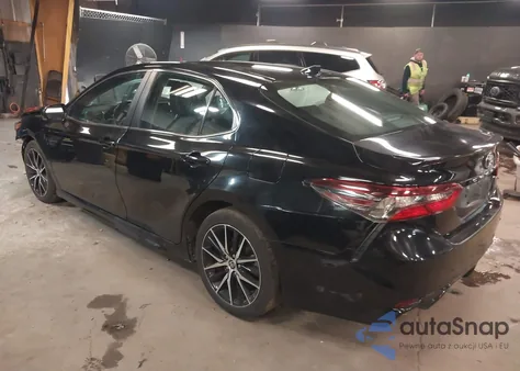 2022 Toyota Camry Se z USA, uszkodzony, nr VIN 4T1G11AK9NU050621